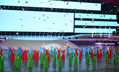 İlham Əliyev və birinci xanım Mehriban Əliyeva Gəncədə keçirilən III MDB Oyunlarının təntənəli açılış mərasimini izləyiblər