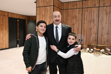 İlham Əliyev və birinci xanım Mehriban Əliyeva Gəncədə keçirilən III MDB Oyunlarının təntənəli açılış mərasimini izləyiblər