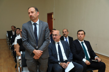 Niyazi Bayramov 31 nömrəli tam orta məktəbdə sakinlərlə görüşüb