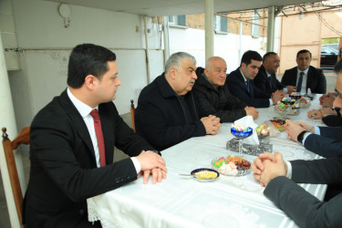 Niyazi Bayramov mərhum Rəfat Cuvarlinskinin ailəsini ziyarət edib