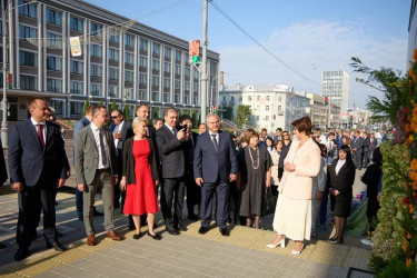 Niyazi Bayramov “Qomel Şəhər Günü” tədbirlərində iştirak edir