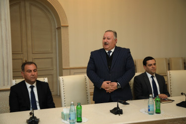 Niyazi Bayramov Hacı Tahir Abbasovu və Qoşqar Məmmədovu təbrik edib