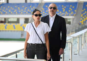 Prezident İlham Əliyev və birinci xanım Mehriban Əliyeva Gəncə şəhər stadionunda tikinti işlərinin gedişi ilə tanış olublar