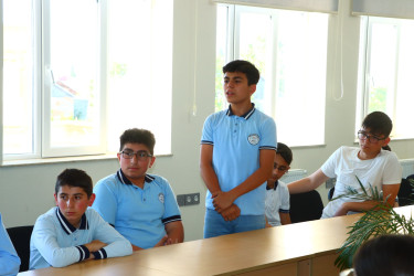 Milli Məclisin deputatı Müşfiq Cəfərov Uşaq Səfirlər Məclisinin Gəncə şəhəri üzrə fəalları ilə görüşüb