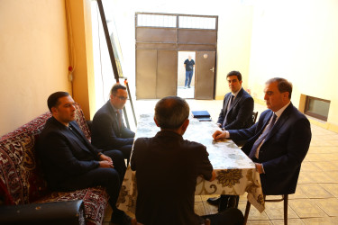 Niyazi Bayramov şəhid atasını ziyarət edib