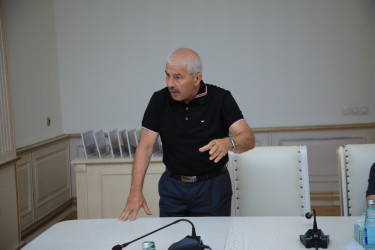 Niyazi Bayramov müxtəlif idman növləri üzrə yüksək nəticələr göstərən idmançılarla görüşüb
