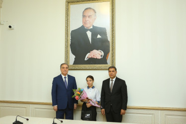 Niyazi Bayramov bu il məzun olan şəhid ailəsi üzvləri ilə görüşüb