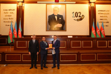 Niyazi Bayramov Aparatın əməkdaşlarını peşə bayramı münasibətilə təbrik edib