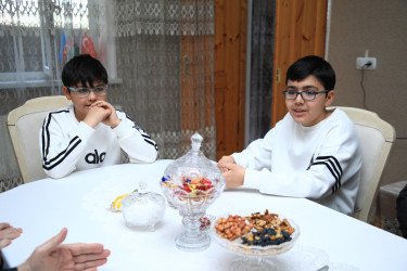 Niyazi Bayramov Aprel döyüşlərində həlak olan şəhidlərin ailələrini ziyarət edib