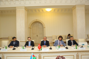 Niyazi Bayramov Türkiyə Maarif Vəqfinin nümayəndə heyəti ilə görüşüb