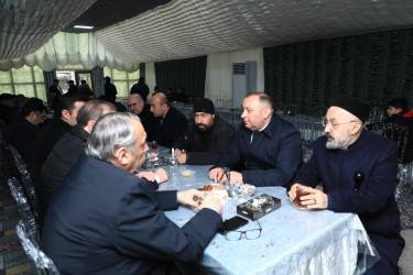 Niyazi Bayramov şəhid  Mirmuraz Cəfərovun atasının yas mərasimində olub