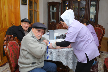 Gəncədə “Ahıllar üçün günərzi qayğı mərkəzi”ndə 30-a yaxın şəxs tibbi müayinədən keçirilib