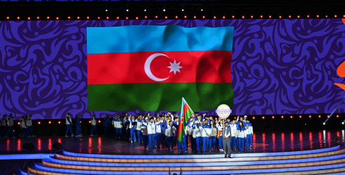 İlham Əliyev və birinci xanım Mehriban Əliyeva Gəncədə keçirilən III MDB Oyunlarının təntənəli açılış mərasimini izləyiblər