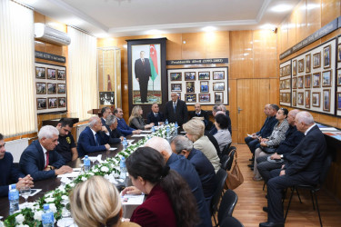 Gəncədə Prezident İlham Əliyevin ABŞ və Çin Xalq Respublikasına işgüzar səfərlərinin əhəmiyyətinə həsr olunan dəyirmi masa keçirilib