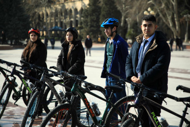 Gəncədə fəaliyyət göstərən iki ali təhsil müəssisəsinə velosipedlər hədiyyə olunub