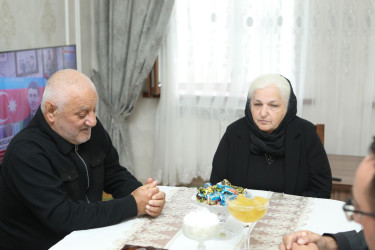 Gəncədə antiterror əməliyyatı zamanı şəhid olan hərbi qulluqçuların ailələri ziyarət edilib