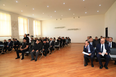 Niyazi Bayramov 8 nömrəli tam orta məktəbdə sakinlərlə görüşüb