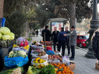 Gəncənin müxtəlif ərazilərində qanunsuz küçə ticarətinə qarşı reydlər davam edir