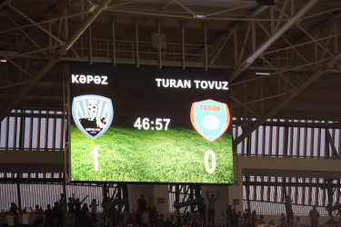 Niyazi Bayramov şəhid övladları ilə birgə “Kəpəz” – “Turan-Tovuz” oyununu izləyib