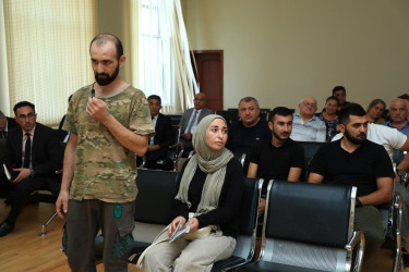 Niyazi Bayramov 31 nömrəli tam orta məktəbdə sakinlərlə görüşüb