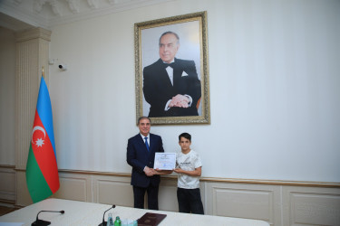Niyazi Bayramov müxtəlif idman növləri üzrə yüksək nəticələr göstərən idmançılarla görüşüb