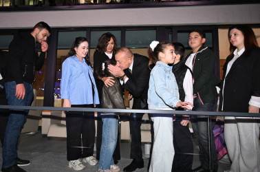 İlham Əliyev və birinci xanım Mehriban Əliyeva Gəncədə keçirilən III MDB Oyunlarının təntənəli açılış mərasimini izləyiblər