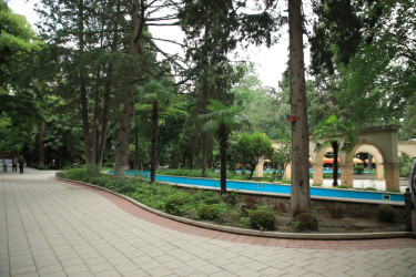 Niyazi Bayramov şəhərin bir sıra park və istirahət məkanlarına baxış keçirib