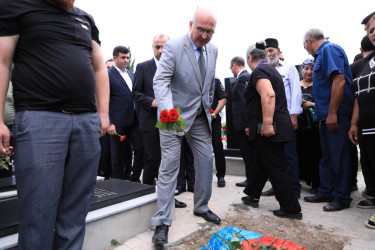 Niyazi Bayramov Laçın rayonunda itkin düşərək həlak olan hərbçinin dəfn mərasimində iştirak edib