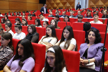Gəncədə Heydər Əliyev: “Azərbaycanın suverenliyi və müstəqilliyi xalqımızın azad ruhunun təcəssümüdür” mövzusunda konfrans keçirilib