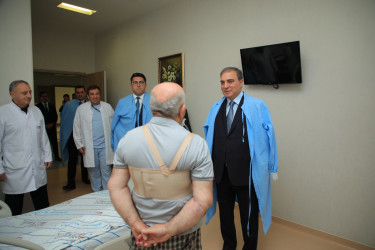 Niyazi Bayramov şəhid Orxan Yusubovun atasını ziyarət edib