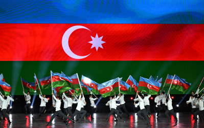 İlham Əliyev və birinci xanım Mehriban Əliyeva Gəncədə keçirilən III MDB Oyunlarının təntənəli açılış mərasimini izləyiblər