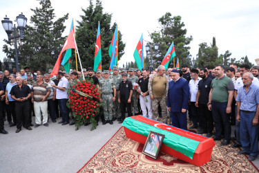 Niyazi Bayramov Laçın rayonunda itkin düşərək həlak olan hərbçinin dəfn mərasimində iştirak edib