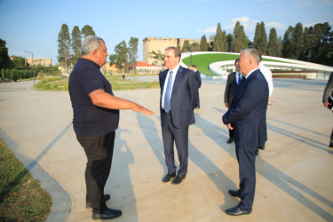 Niyazi Bayramov şəhərdə yenidənqurma işləri aparılan bir sıra ərazilərə baxış keçirib
