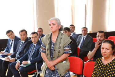 Niyazi Bayramov 1 nömrəli tam orta məktəbdə sakinlərlə səyyar görüş keçirib