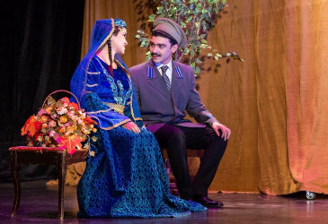 ADA Universitetinin müəllim və tələbələri “O olmasın, bu olsun” operettasını Gəncədə təqdim ediblər