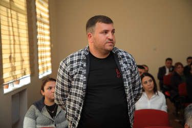 Niyazi Bayramov 30 nömrəli tam orta məktəbdə vətəndaş qəbulu keçirib