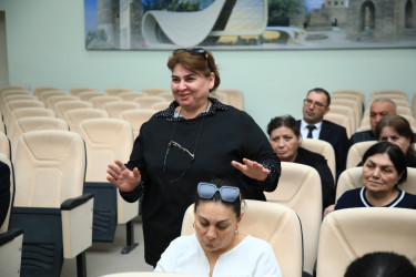 Niyazi Bayramov 18 nömrəli tam orta məktəbdə vətəndaşlarla görüşüb