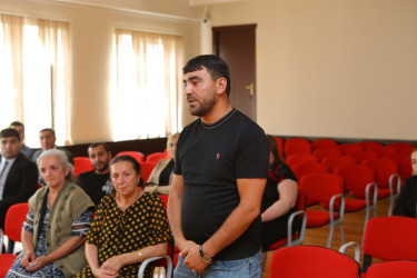 Niyazi Bayramov 1 nömrəli tam orta məktəbdə sakinlərlə səyyar görüş keçirib