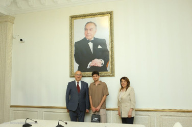 Niyazi Bayramov bu il məzun olan şəhid ailəsi üzvləri ilə görüşüb