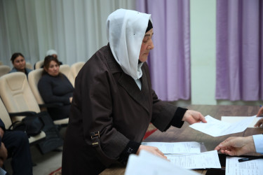 Niyazi Bayramov 18 nömrəli tam orta məktəbdə vətəndaşlarla görüşüb