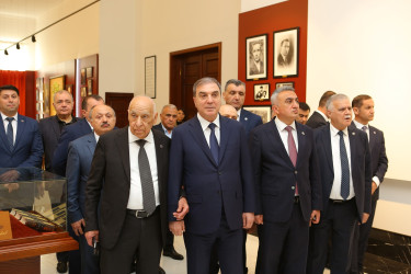 Azərbaycan Respublikası Vəkillər Kollegiyasının rəhbərliyi Mir Cəlal Paşayevin Gəncədə yerləşən ev muzeyini ziyarət ediblər