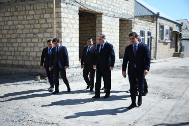 Niyazi Bayramov asudə vaxtında vətəndaşlarla görüşərək onların müraciətlərini dinləyib