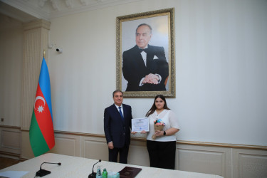 Niyazi Bayramov müxtəlif idman növləri üzrə yüksək nəticələr göstərən idmançılarla görüşüb