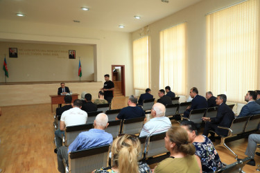 Niyazi Bayramov 31 nömrəli tam orta məktəbdə sakinlərlə görüşüb