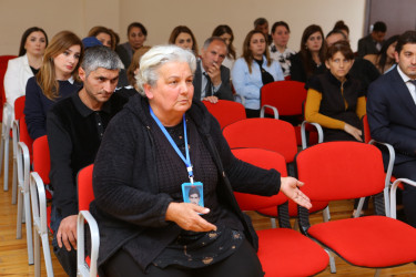 Niyazi Bayramov 14 nömrəli tam orta məktəbdə vətəndaşlarla görüşüb