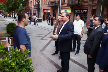 Niyazi Bayramov şəhərin bir sıra park və istirahət məkanlarına baxış keçirib