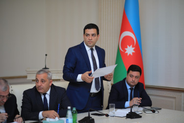 Niyazi Bayramov şəhid ailələrinin müraciətlərini dinləyib