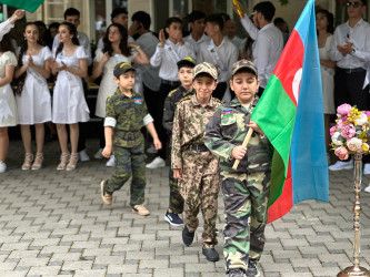 Gəncənin ümumtəhsil məktəblərində “Son zəng”  tədbirləri keçirilib