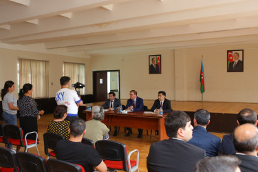 Niyazi Bayramov 1 nömrəli tam orta məktəbdə sakinlərlə səyyar görüş keçirib