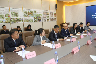 Gəncənin nümayəndə heyəti tərəfindən Çindao şəhərinin beynəlxalq dostluq xiyabanında ağac əkilib